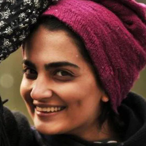 نگار نیکخواه آزاد